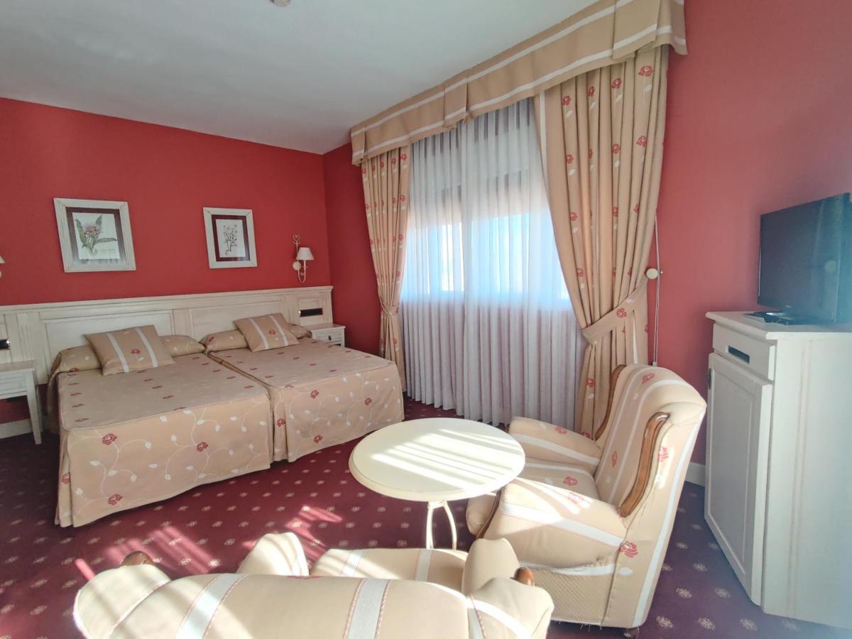 Hotel Leonor Miron Soria Exterior photo
