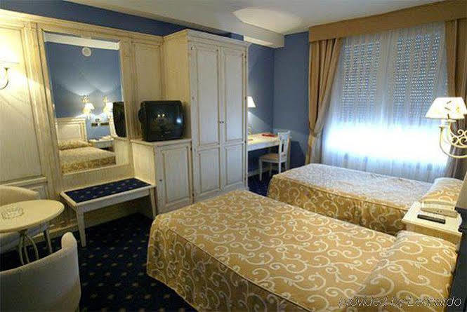 Hotel Leonor Miron Soria Room photo